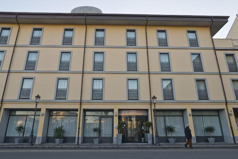 Hotel Cavour By Lvg Hotel Collection Novara Exterior photo