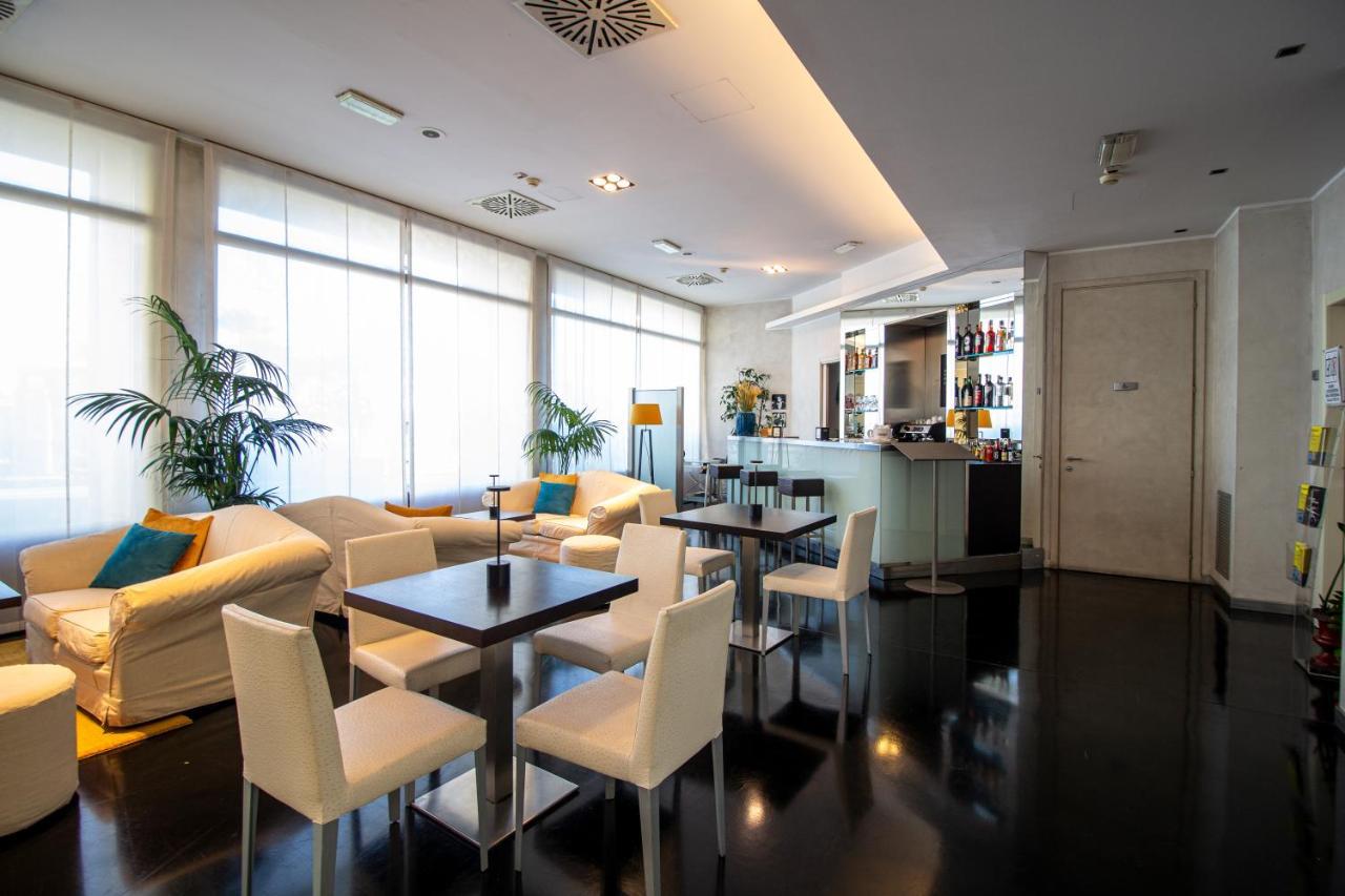 Hotel Cavour By Lvg Hotel Collection Novara Exterior photo