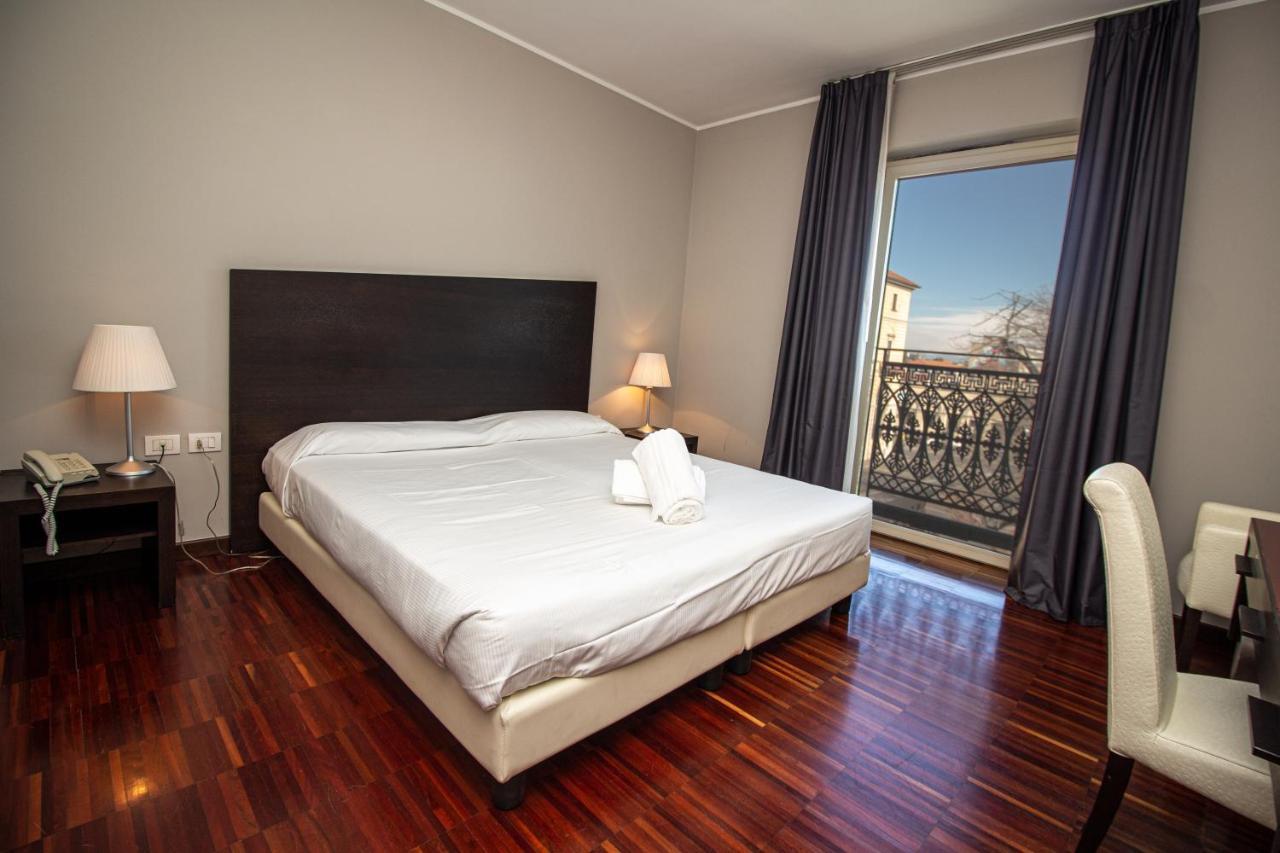 Hotel Cavour By Lvg Hotel Collection Novara Exterior photo
