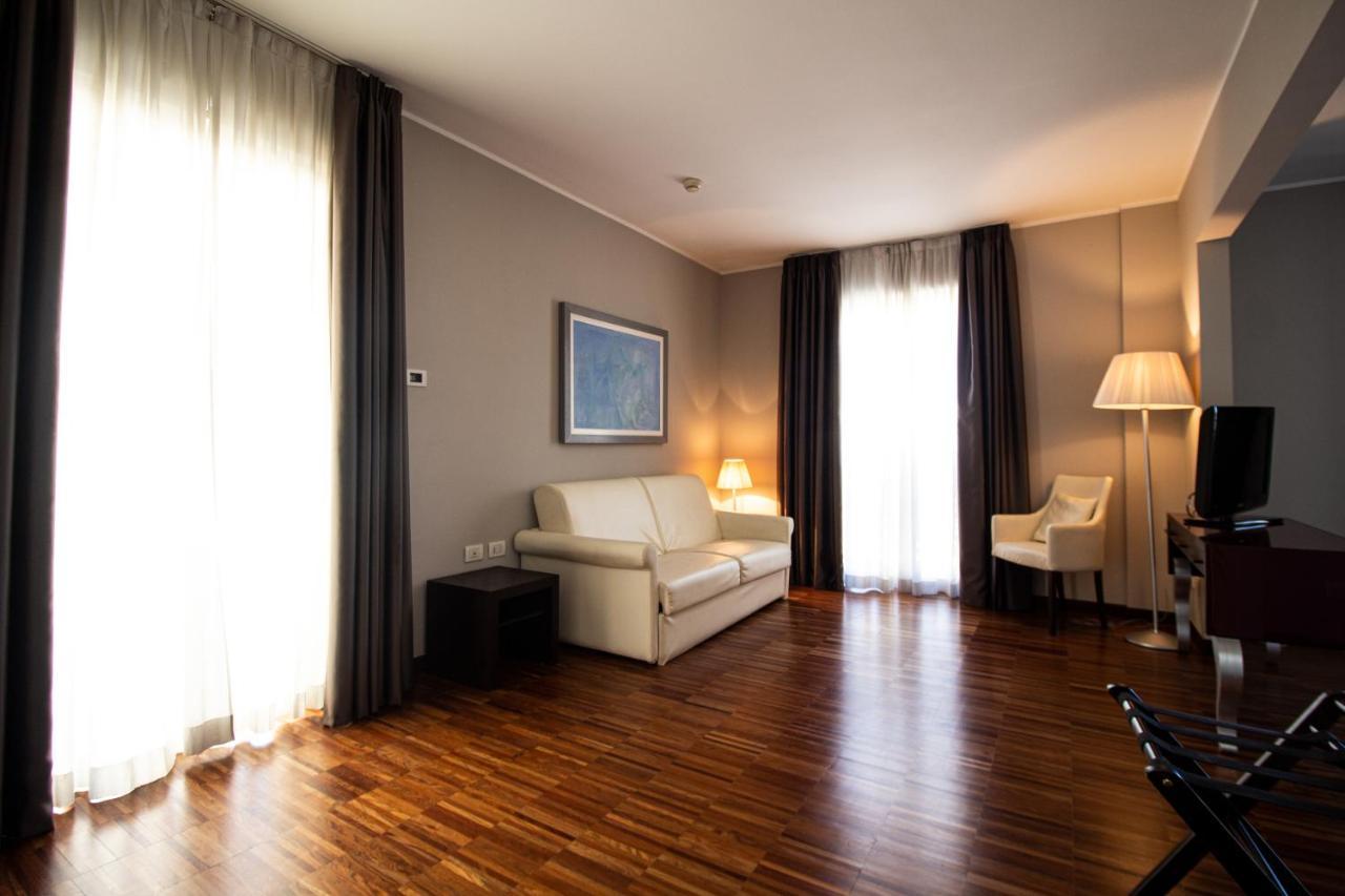 Hotel Cavour By Lvg Hotel Collection Novara Exterior photo