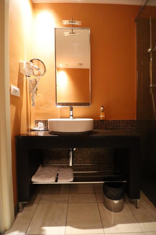 Hotel Cavour By Lvg Hotel Collection Novara Exterior photo