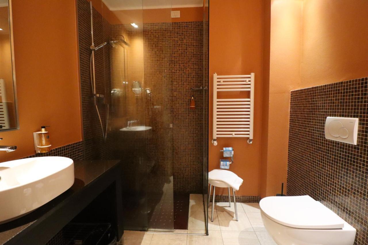 Hotel Cavour By Lvg Hotel Collection Novara Exterior photo